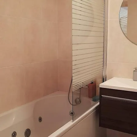 Stunning Apartment With 3 Mins Santa Cruz Beach