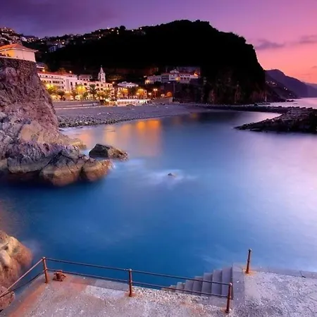 Stunning Apartment With 3 Mins Santa Cruz Beach *