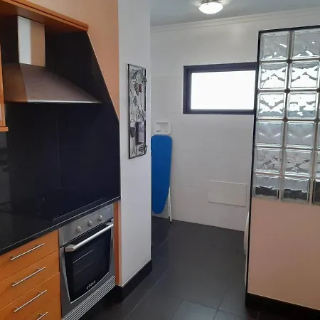 Stunning Apartment With 3 Mins Santa Cruz Beach * Santa Cruz (Madeira)